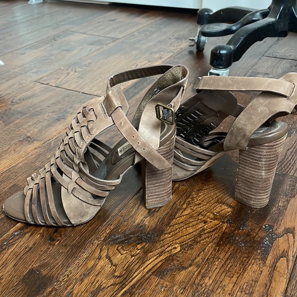 Steve Madden Sandrina Brown 4-5” Heels, Braided Leather Design - Picture 3 of 9